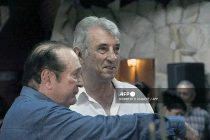 Argentina football great Rattin dies at 89