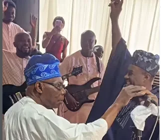 VIDEO: K1 prostrates for Obasanjo at Olota of Ota’s 60th birthday